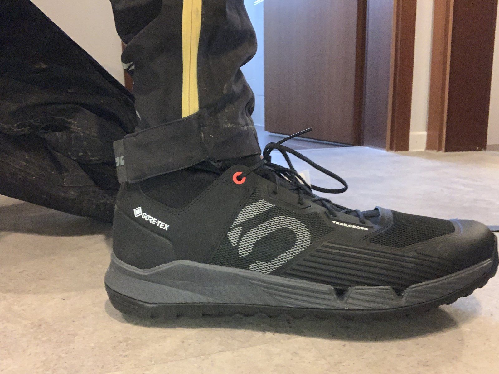 Adidas Five Ten Trailcross GTX MTB-Schuh im Test: Komplett wasserdicht!