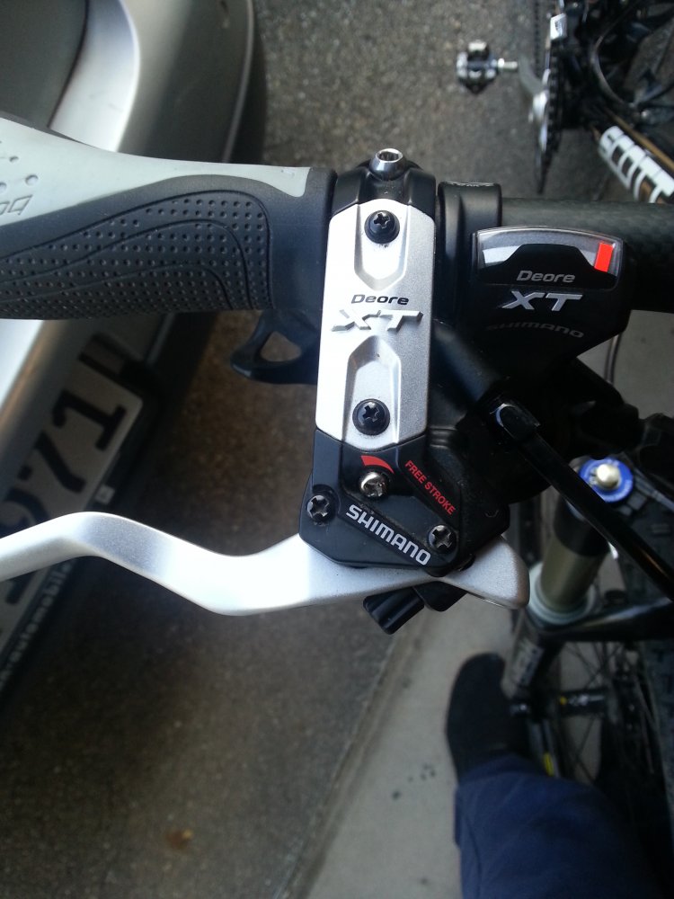 Wo befindet sich die Entlüftungsschraube bei Shimano Deore XT | MTB-News.de  | IBC Mountainbike Forum