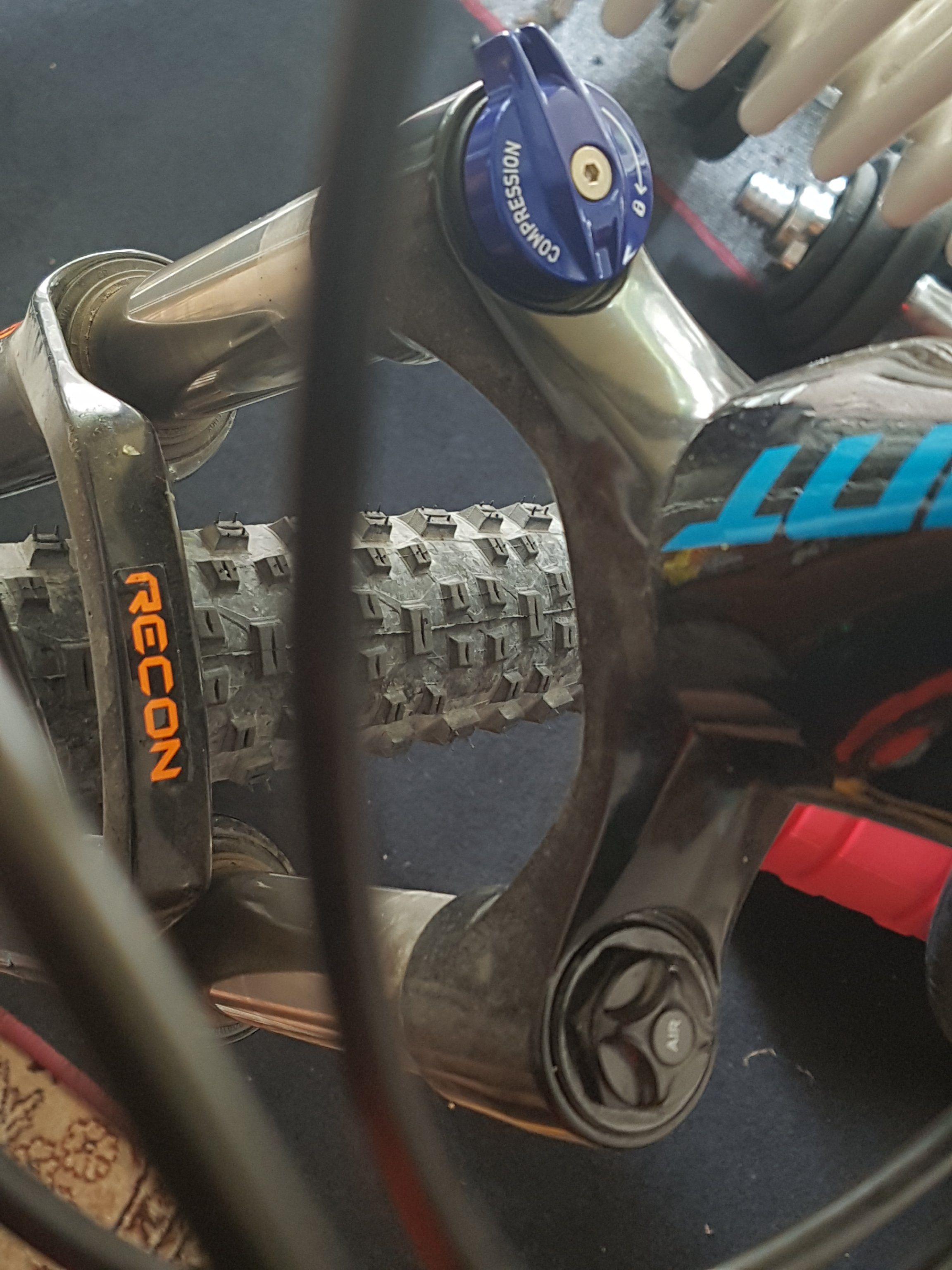 rockshox recon lockout not working