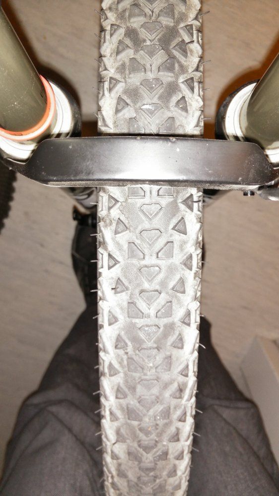 Vorderrad ist nicht mittig (nach links versetzt) - Laufräder knarzen beim  Bremsen | MTB-News.de | IBC Mountainbike Forum