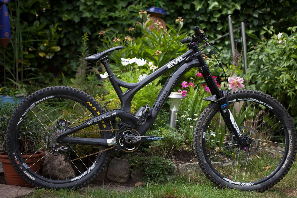 Bike der Woche: Evil Undead Carbon mit 15.85 kg - MTB-News.de