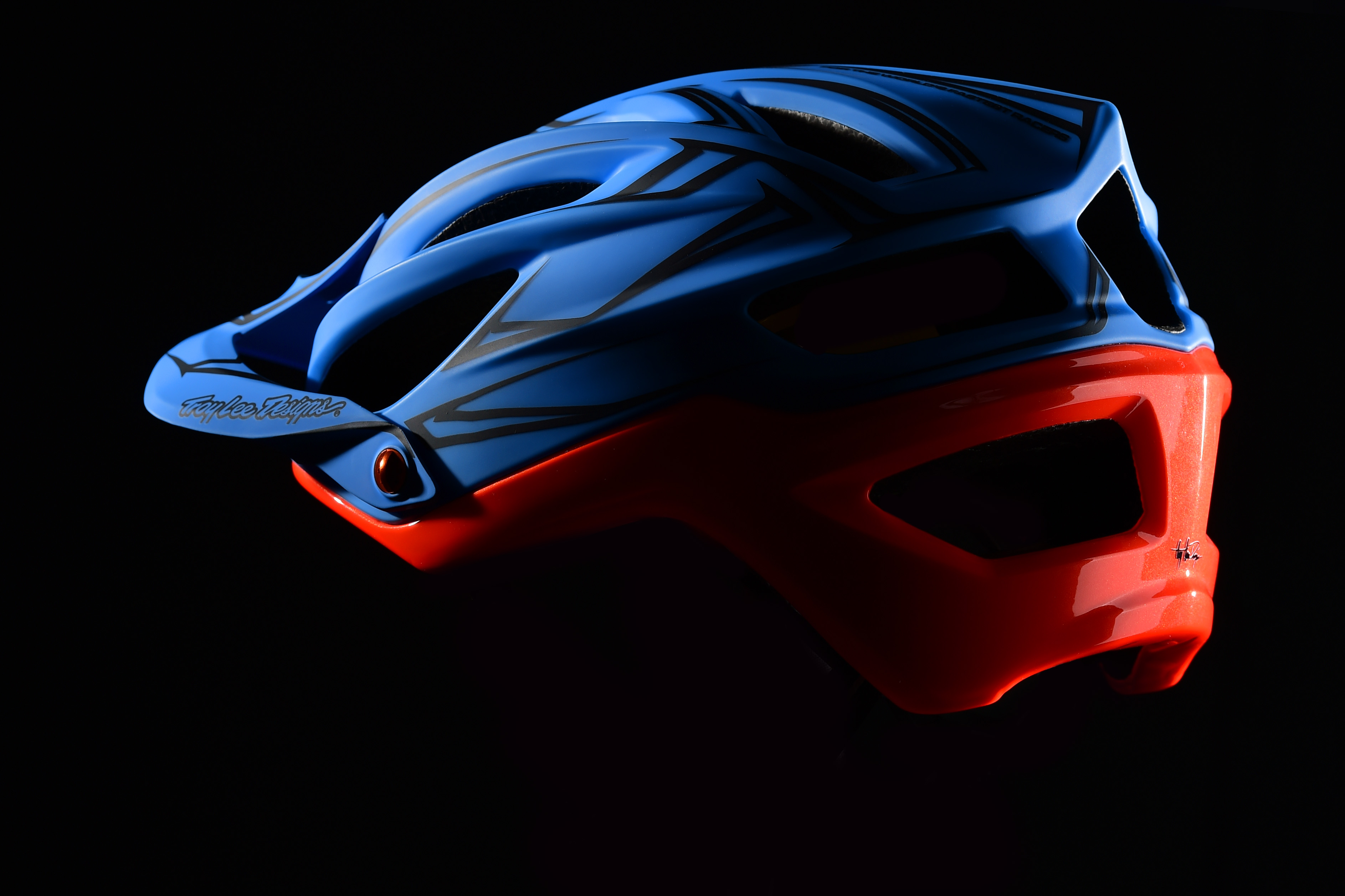Troy Lee Designs A2: Neuer Enduro-Helm der Kultmarke - MTB-News.de