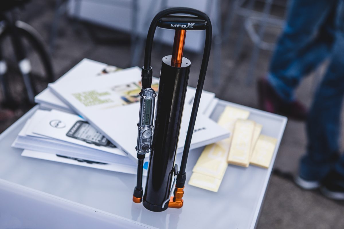 Sea Otter 2017: Lezyne – Neue Standpumpe, digitale Mini-Pumpen und GPS-Geräte