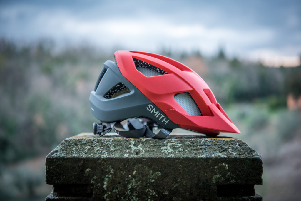 Smith Session im Test: Futuristischer Enduro-Helm mit Koroyd-Technologie