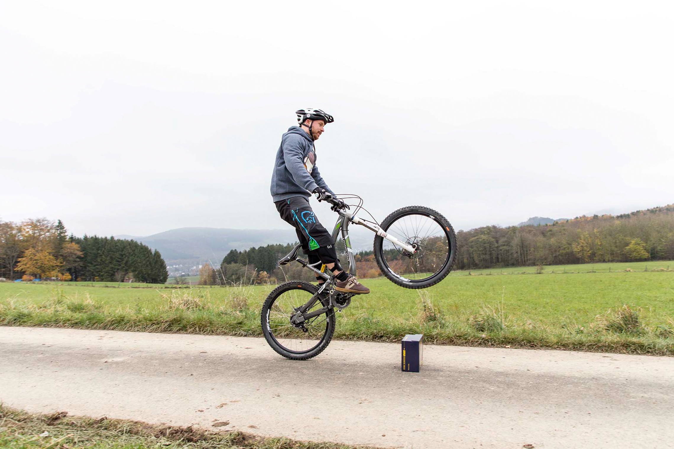 Mountainbike-Fahrtechnik: Bunnyhop richtig lernen!