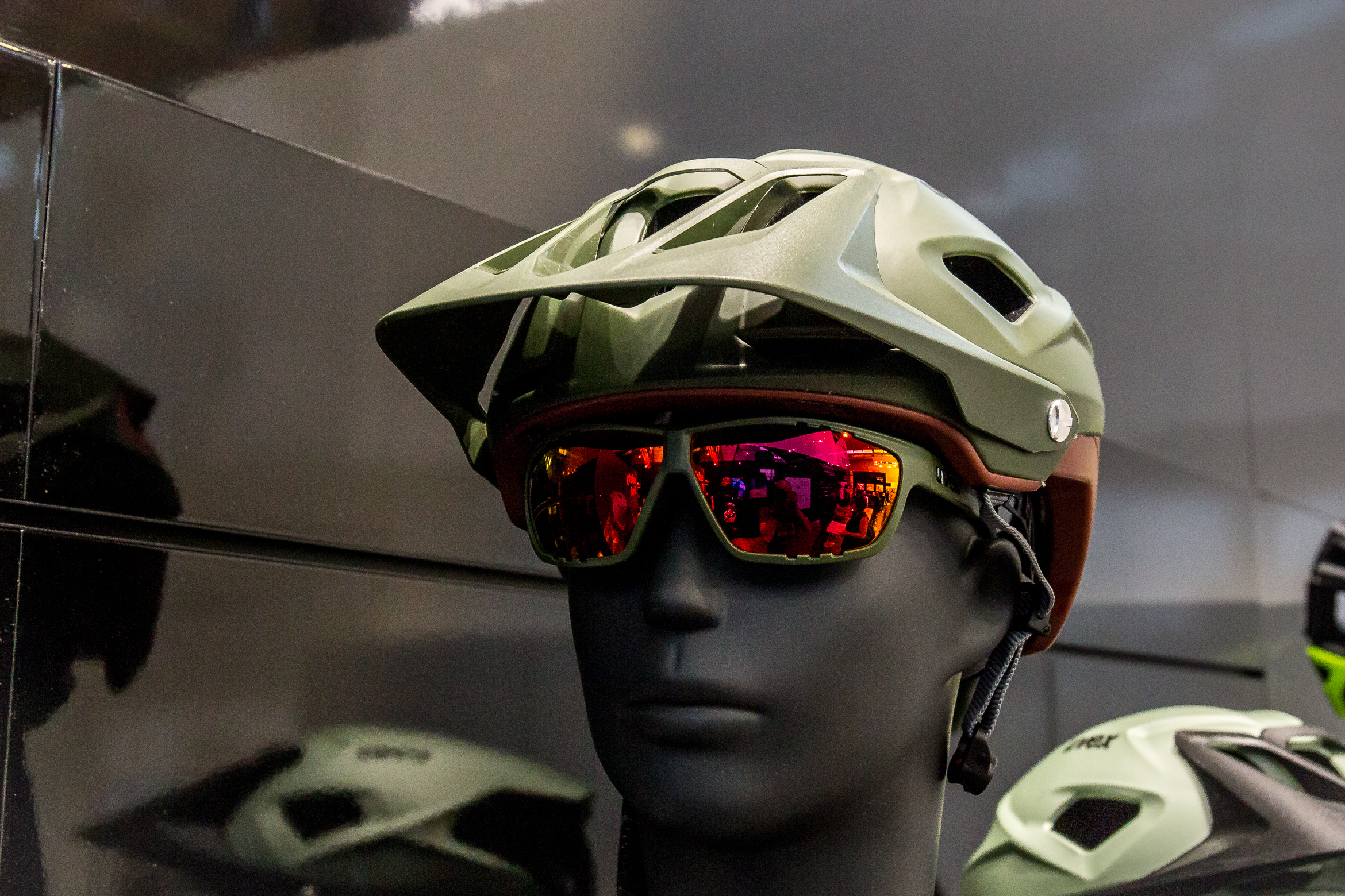 Eurobike 2018 — Uvex 2019: Enduro-Helm und neue Brillentechnologie