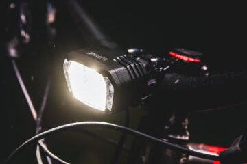MTB Beleuchtung: Alles, was du 2022 über Fahrradlampen wissen musst!