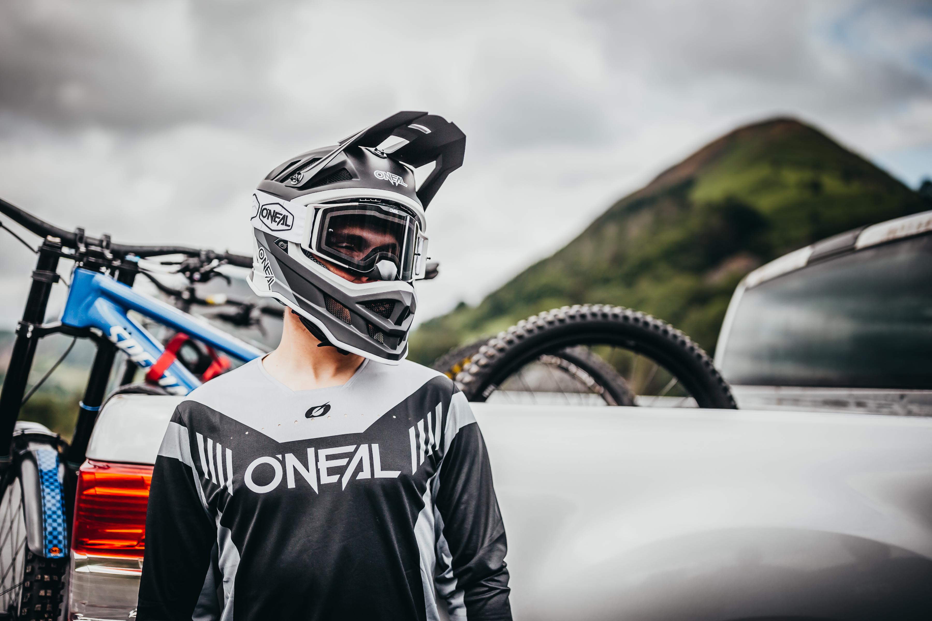 O'Neal Blade V.22 Fullface: Neuer MTB-Helm für Downhill und Gravity