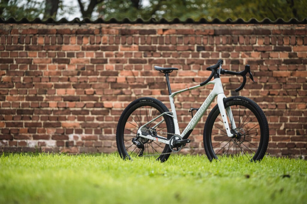 Neues-Mondraker-Arid-Carbon-Gravel-Bike-Off-Road-Performance-und-Komfort