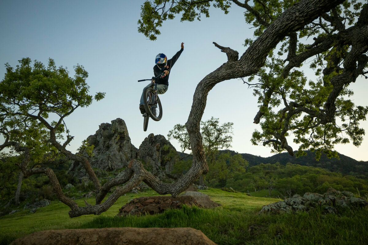 Emil Johansson in „ANYTIME“: Das perfekte Dirtjump-Video